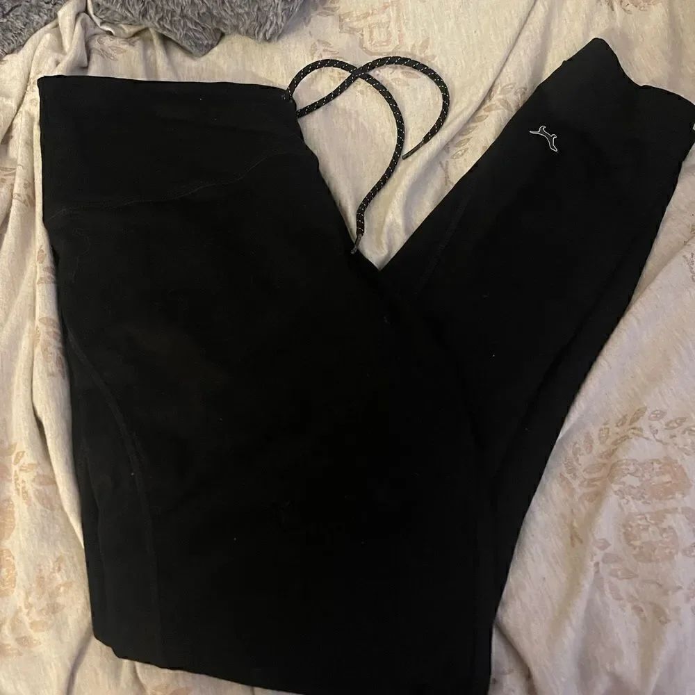 Large VS pink cozy lace up fleece leggings black